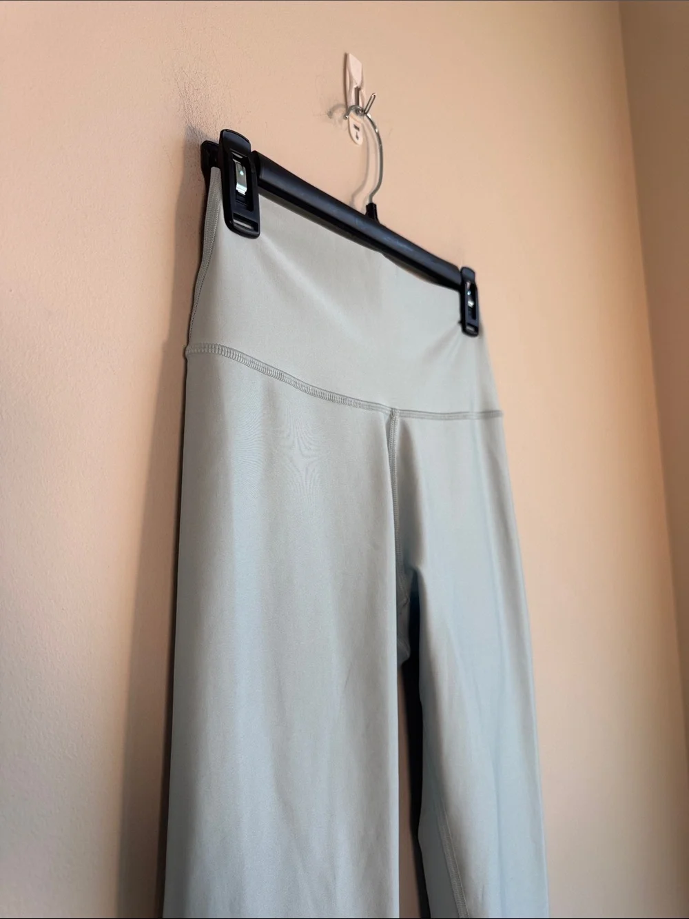 ALO Yoga 7/8 High-Waist Airlift Legging in Chalk Blue - M